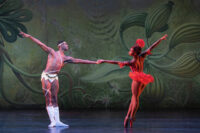  Derek Brockington som sagans Ivan och Alexandra Hutchinson I Firebird (Eldfågeln) med Dance Theatre of Harlem Foto: Rachel Papo.