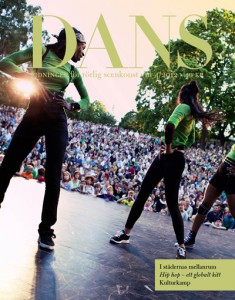 Antoinette Gomis och och övriga medlemmar i Zamounda från Paris under Parkteaterns dansmånad i Stockholm. Foto: Saga Berlin.