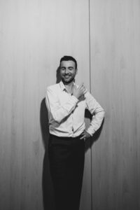 Marco Flores återvänder än en gång till Göteborg för sin föreställning Bailar al Gallo som  handlar om den i spansk kulturhistoria så epokgörande Generación del 27 som innefattar konstnärer som Federico García Lorca, Manuel de Falla och Salvador Dalí. Foto: Carmen Kahlo.